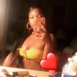 Meet your Posher, Kaila